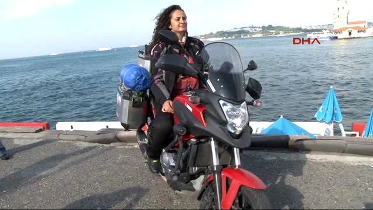 Kadın Öğretim Görevlisi "Kadına Şiddet"E Dikkat Çetmek İçin Motosikletle 10 Ülkeyi Gezecek
