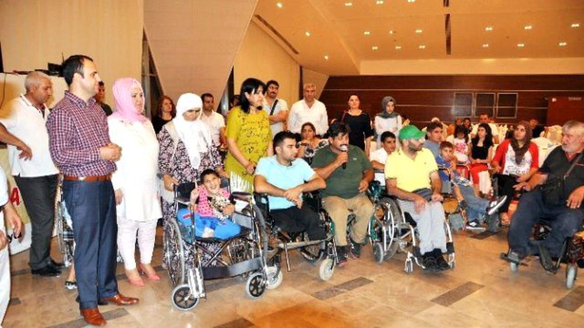 Kızıltepe\'de Engelli Vatandaşlar Yemekte Bir Araya Geldi