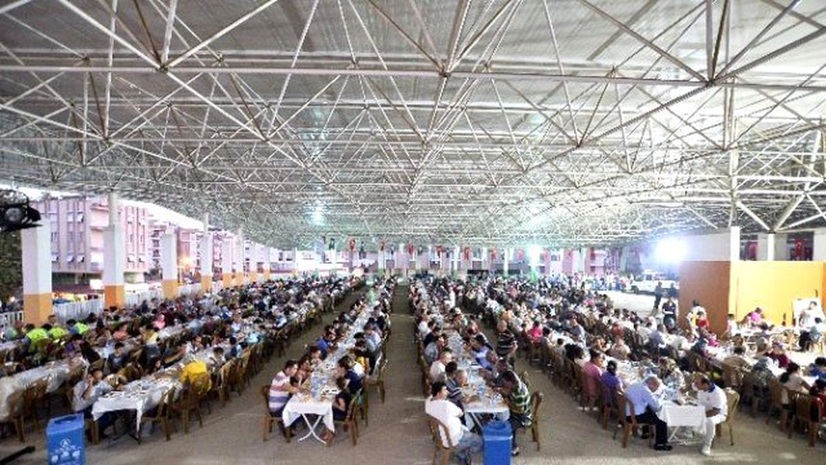 Kızıltoprak\'ta İftar