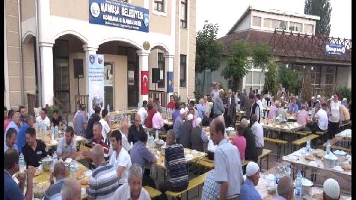 Kosova\'nın Tek Türk Belediyesi Mamuşa\'da Bin Kişilik Toplu İftar