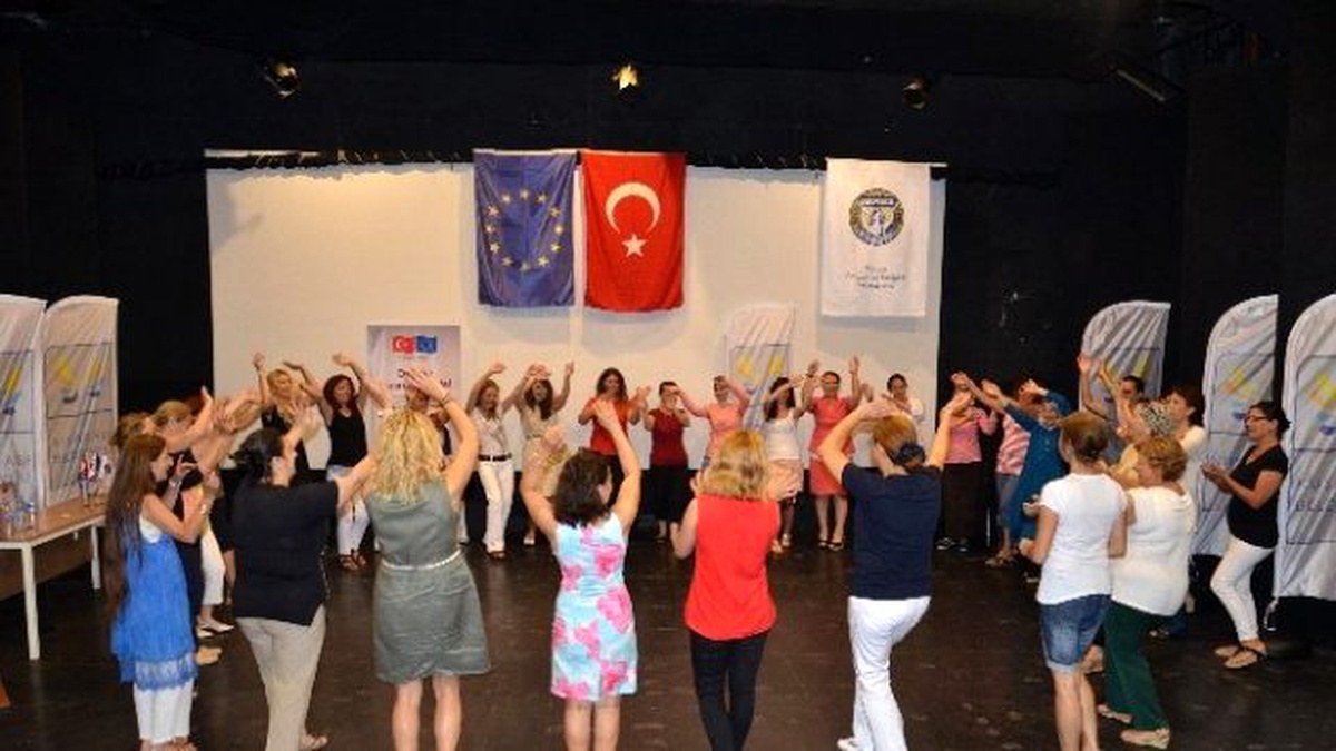 Kuşadası\'nda Kadına Şiddete Karşı Yenilikçi Drama