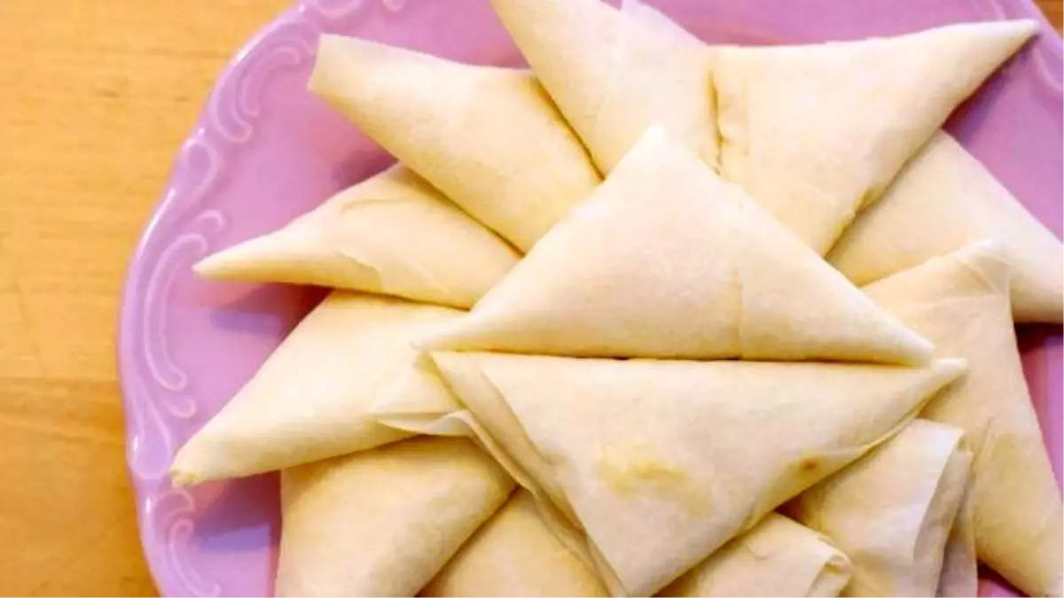 Peynirli Üçgen Börek - Peynirli Börek Nasıl Yapılır?