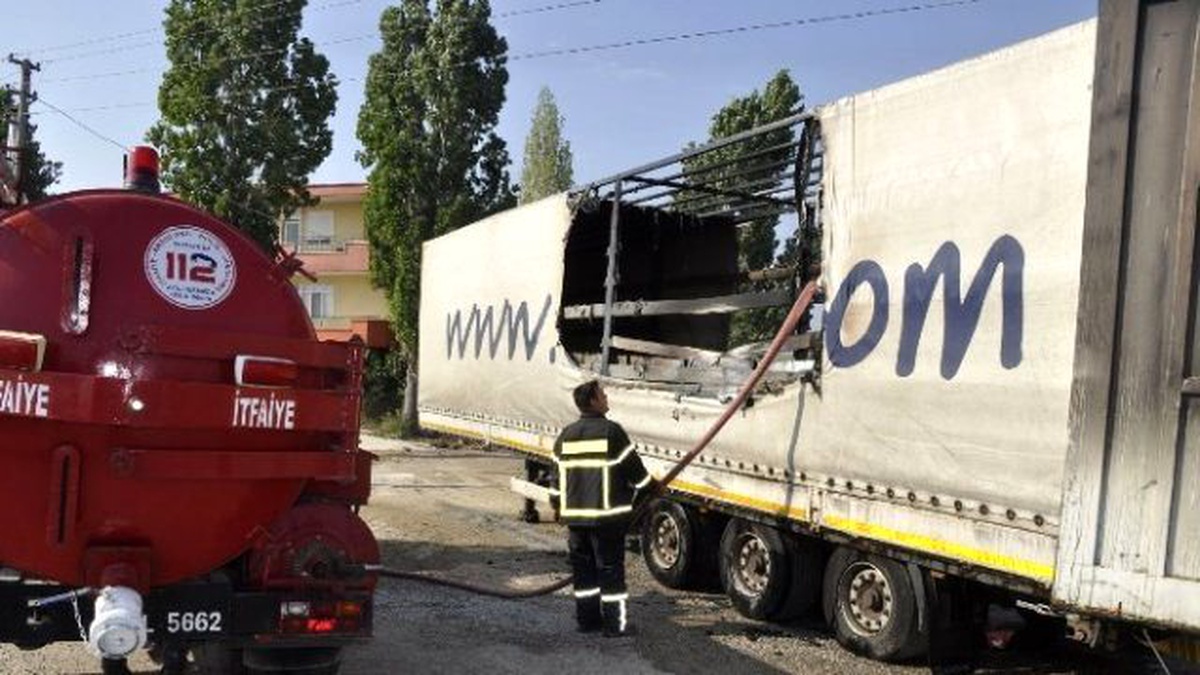 Tır Dorsesinde Yangın Çıktı
