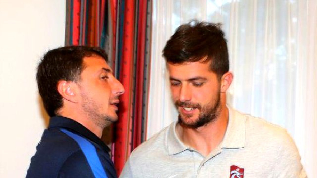 Trabzonsporlu Uğur Demirok\'a Doğum Günü Kutlaması