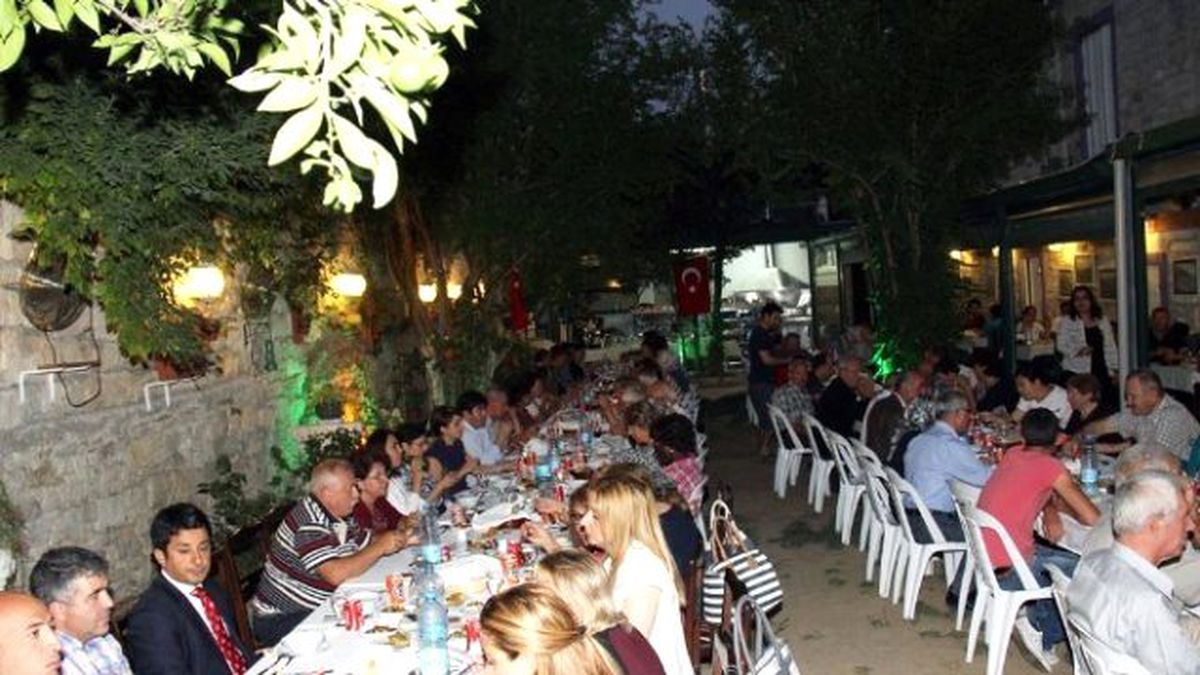 Urla\'da Şehit Yakınları ve Gazilere İftar