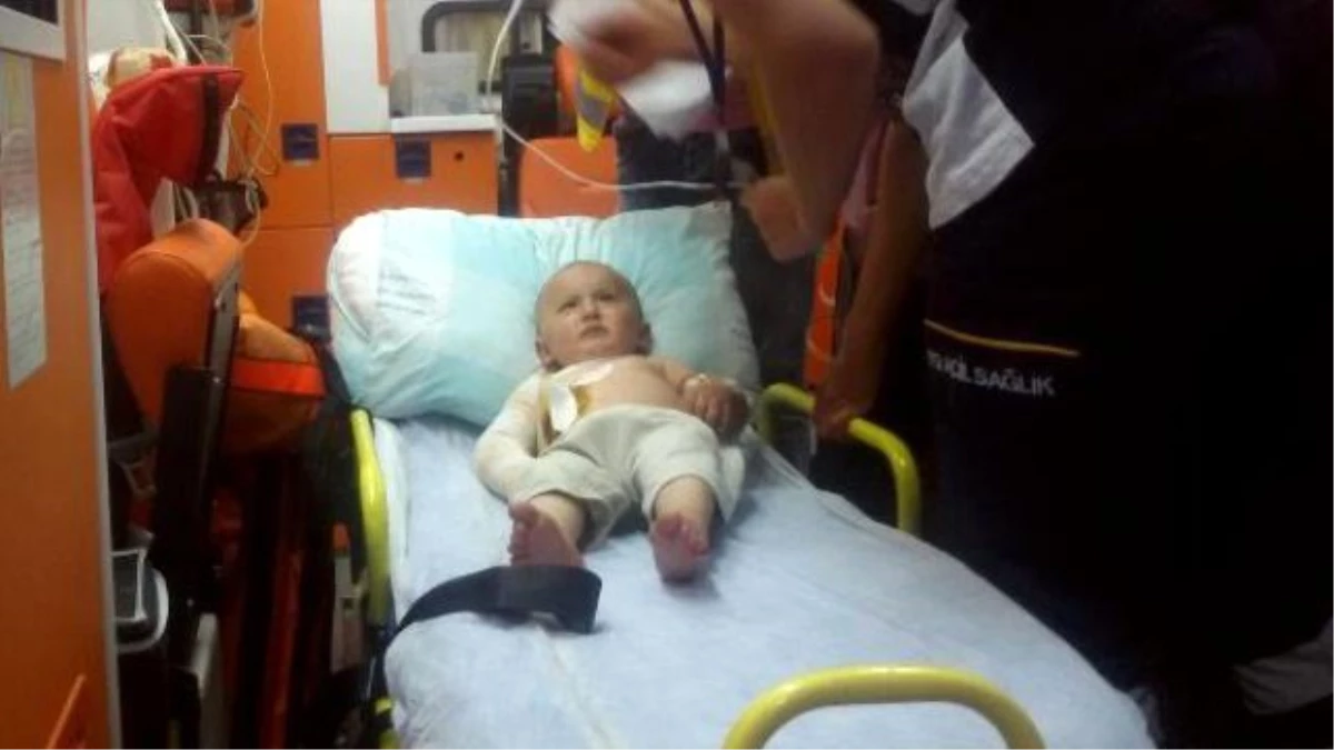 Üzerine Çaydanlıktaki Kaynar Su Dökülen Çocuk Yaralandı