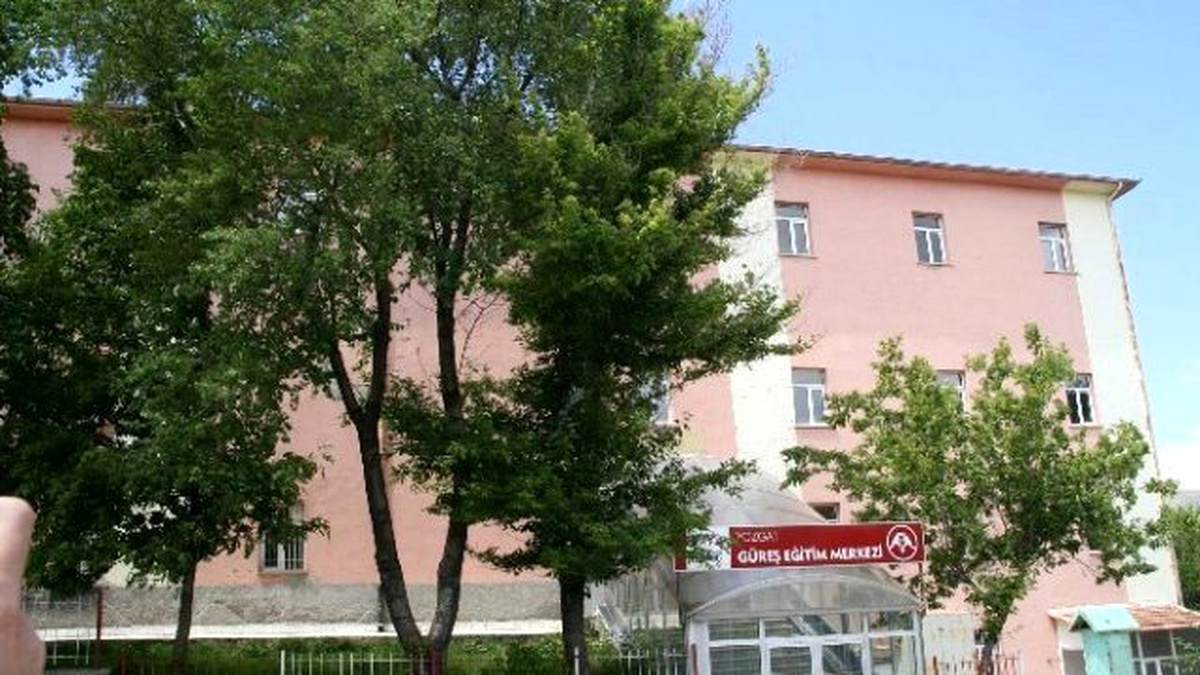 Yozgat\'ta Çürük Raporu Verilen Güreş Eğitim Merkezi Yıkılacak