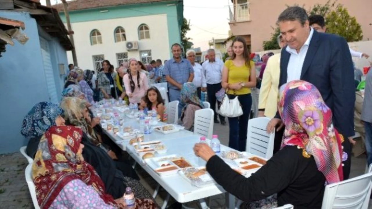 Yunusemre Belediyesi İftar Sofrası Karaali\'de Kuruldu