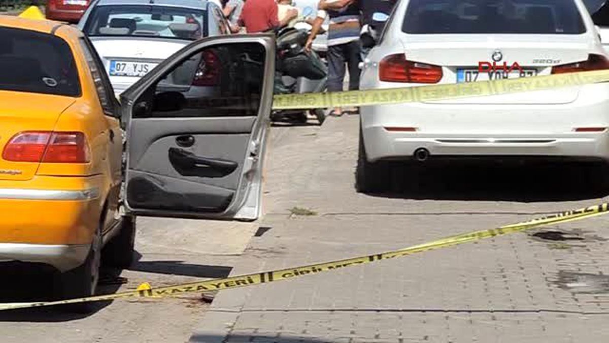 Antalya Otomobilde Otururken Av Tüfeğiyle Öldürüldü