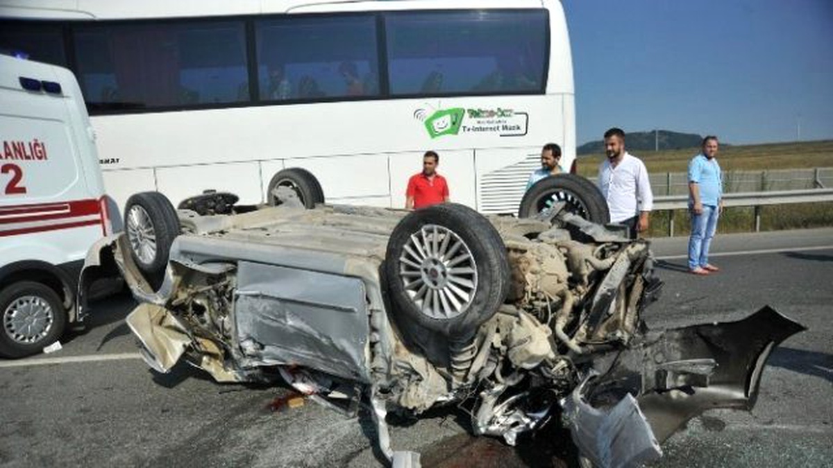 Bursa\'da Otomobil Takla Attı: 1\'i Ağır 4 Yaralı