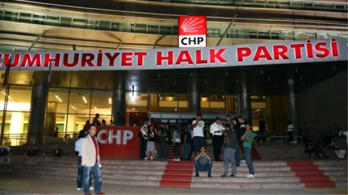 CHP\'de 22 Kişi İşten Çıkarıldı