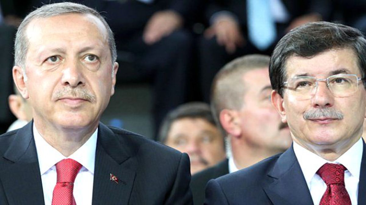 Cumhurbaşkanı Erdoğan, Hükümeti Kurma Görevini Davutoğlu'na Verdi