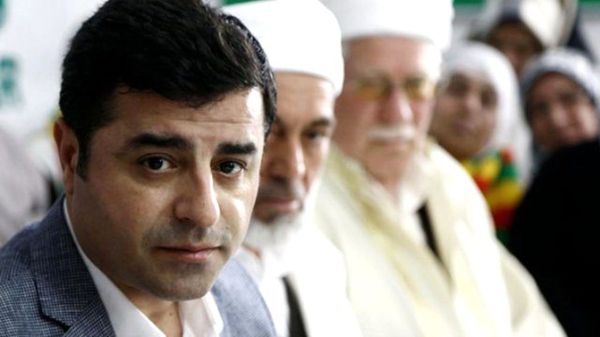 Demirtaş'tan Davutoğlu'na: Hadi Cnm İnş Ya!