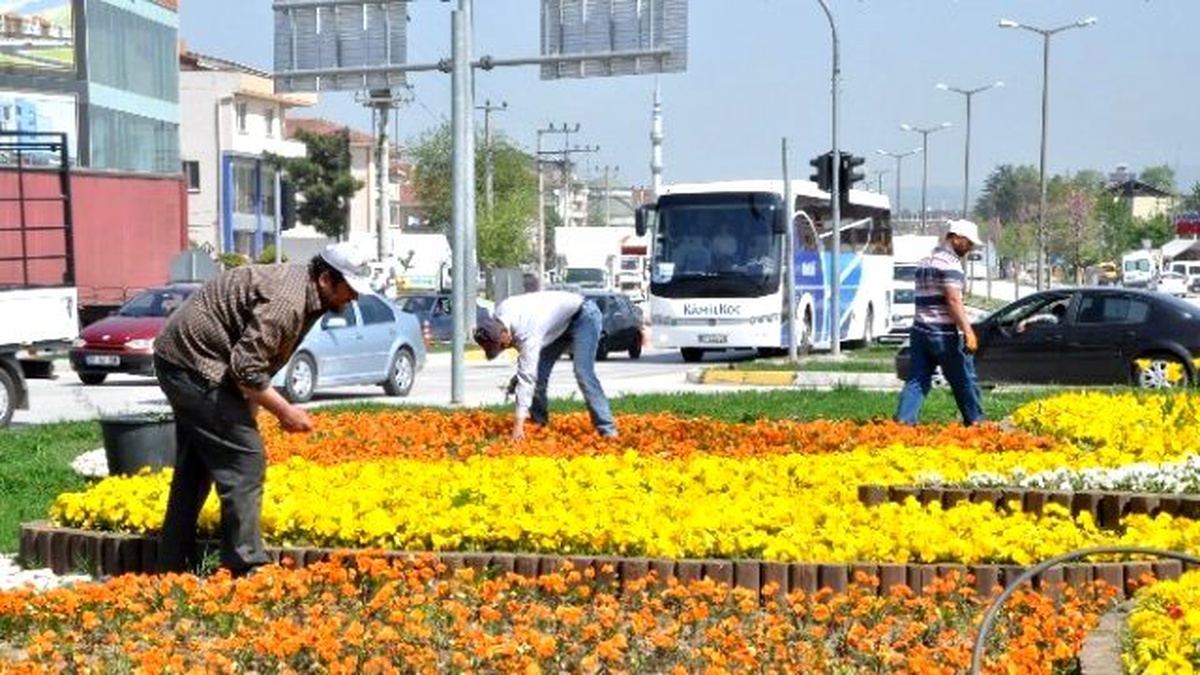 Düzce\'de Mahallelerin Park Eksikleri Tamamlanıyor