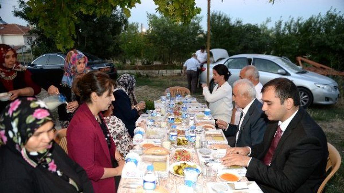 Edirne Valisi Şahin Köyde İftar Yaptı