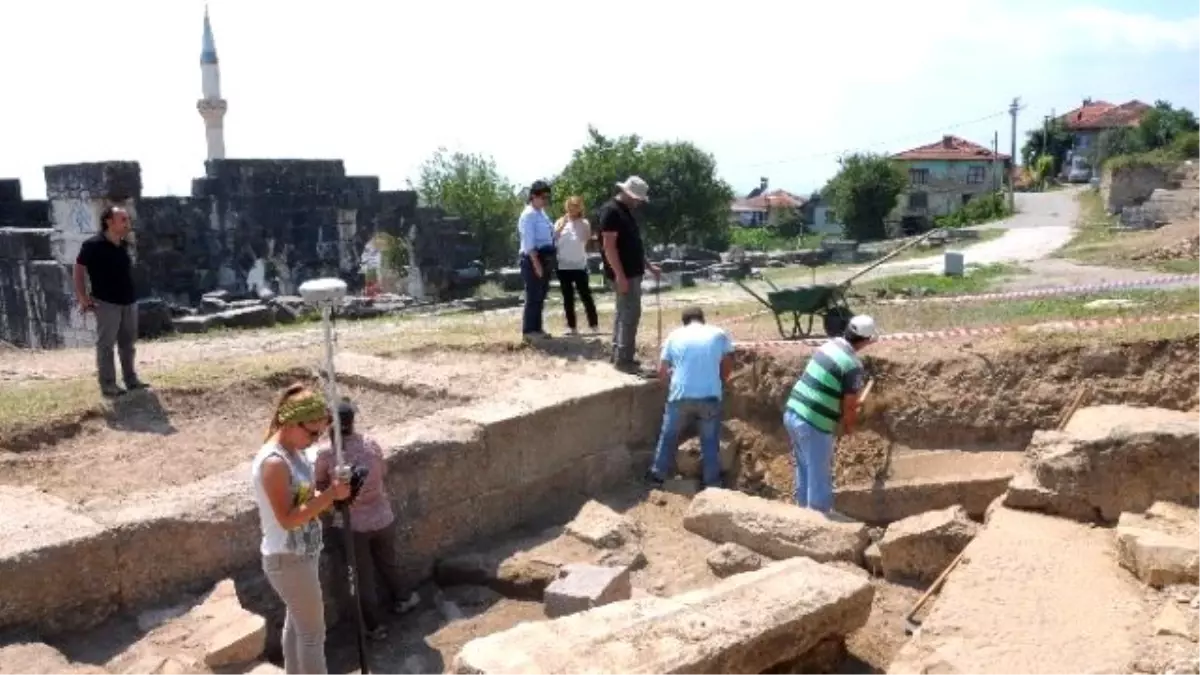 Geçmişe Dokunmak İstenler Bu Bölümü Seçiyor