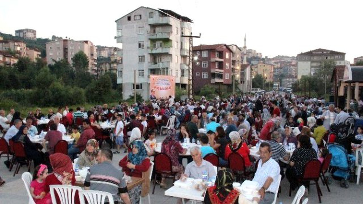 Gülüçlüler Belediyenin İftarında Bir Araya Geldi