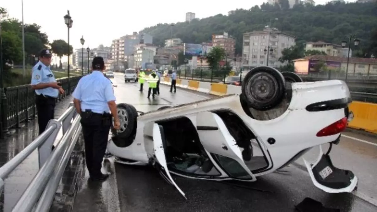 Hastaneye Giderken Kaza Geçirdiler: 3 Yaralı