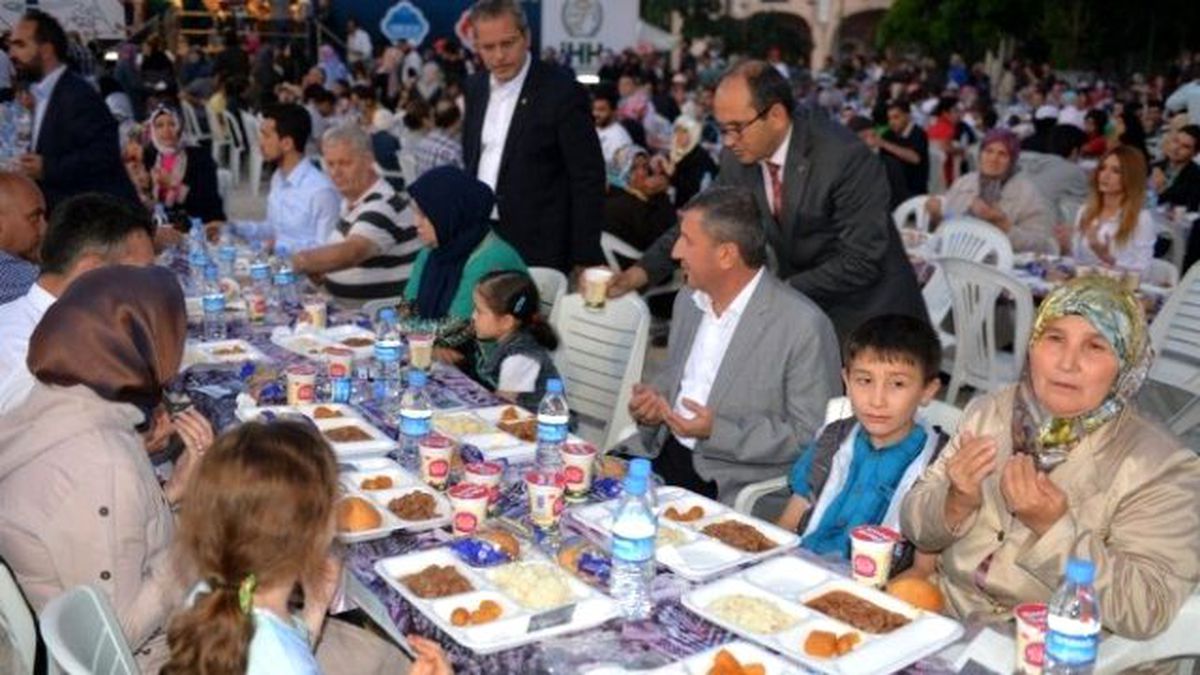 İhh\'dan Kütahya\'da 2 Bin 500 Kişiye İftar