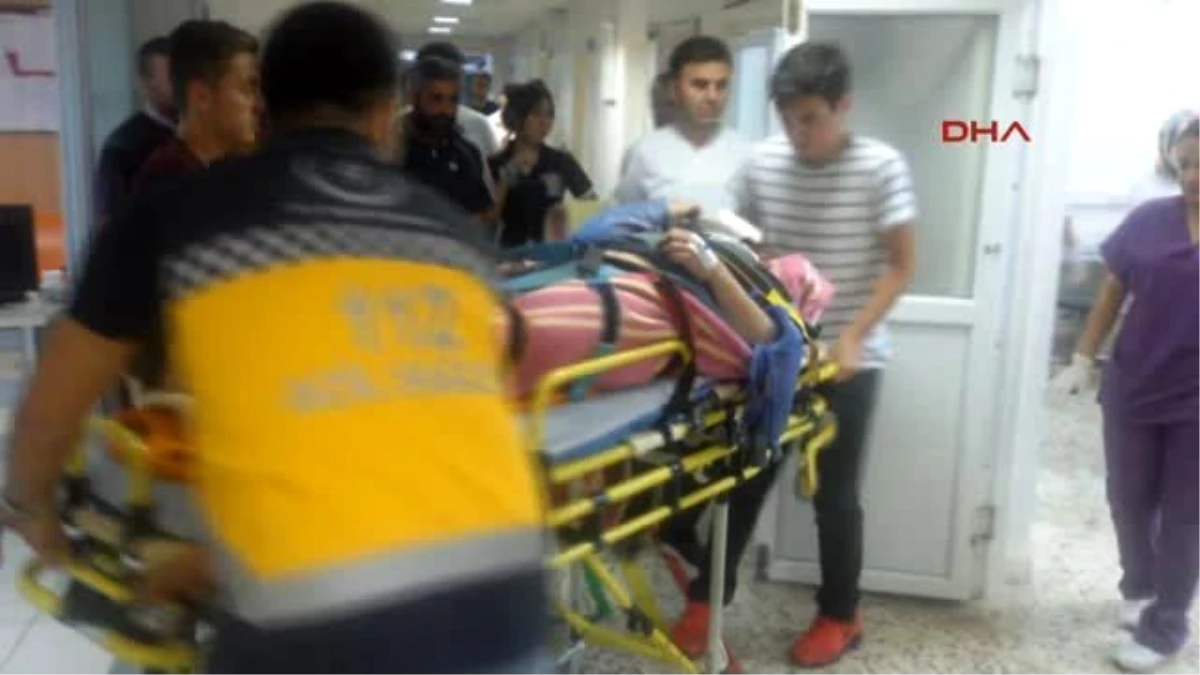 Kahramanmaraş\'ta Telefonla Konuşurken 7 Metreden Düşen İşçi Yaralandı