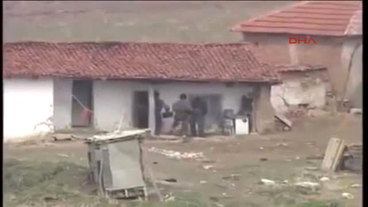 Kosova Köyünün Sırplar Tarafından Yakılma Görüntüleri Ortaya Çıktı