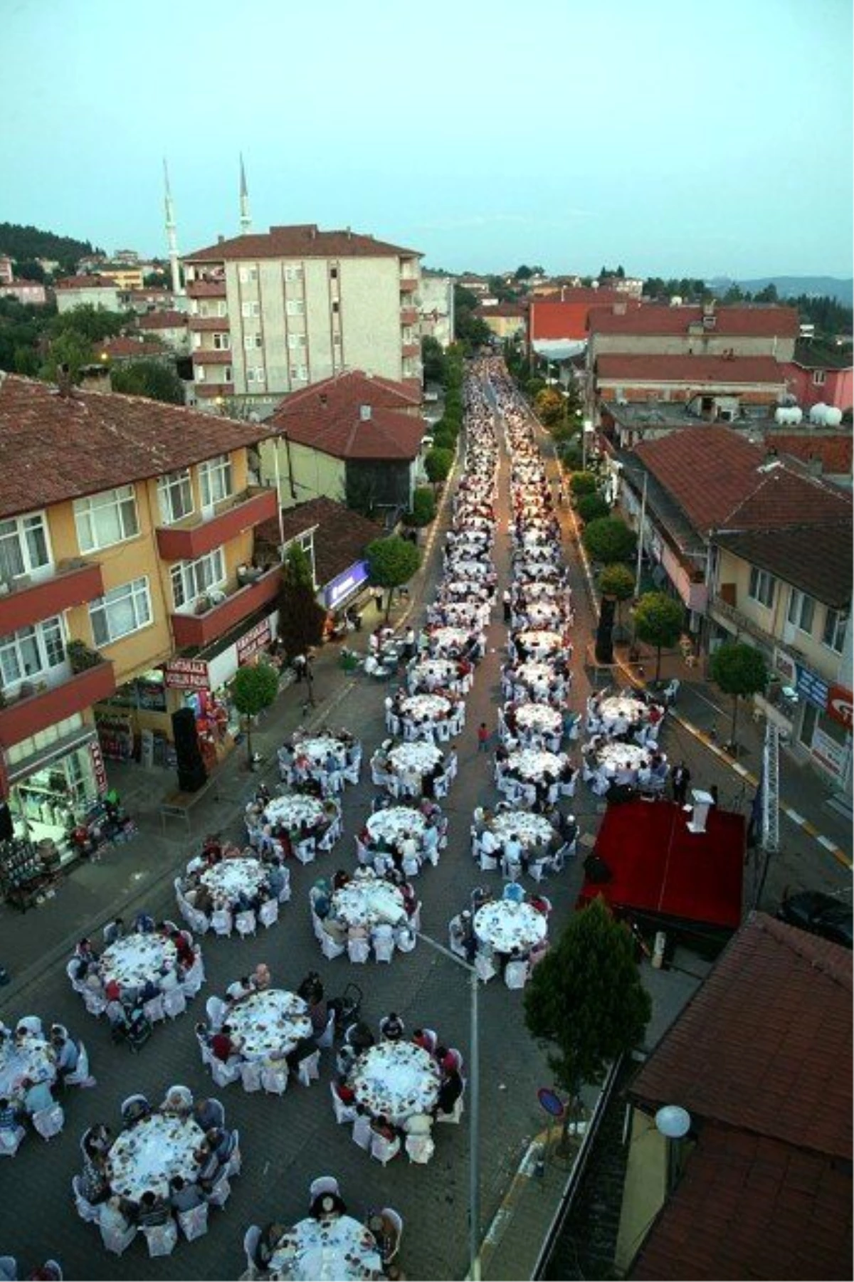 Mahallemde İftar Programı Ferizli ile Devam Edecek