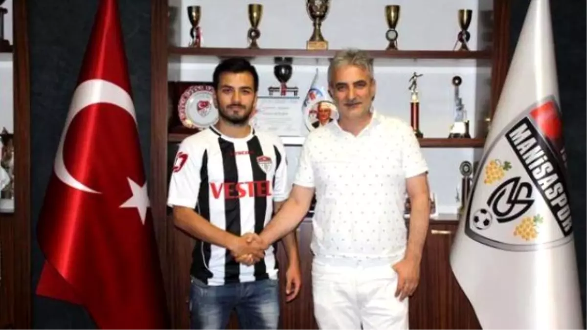 Manisaspor, Tolga ile 2 Yıllık Sözleşme İmzaladı (2)