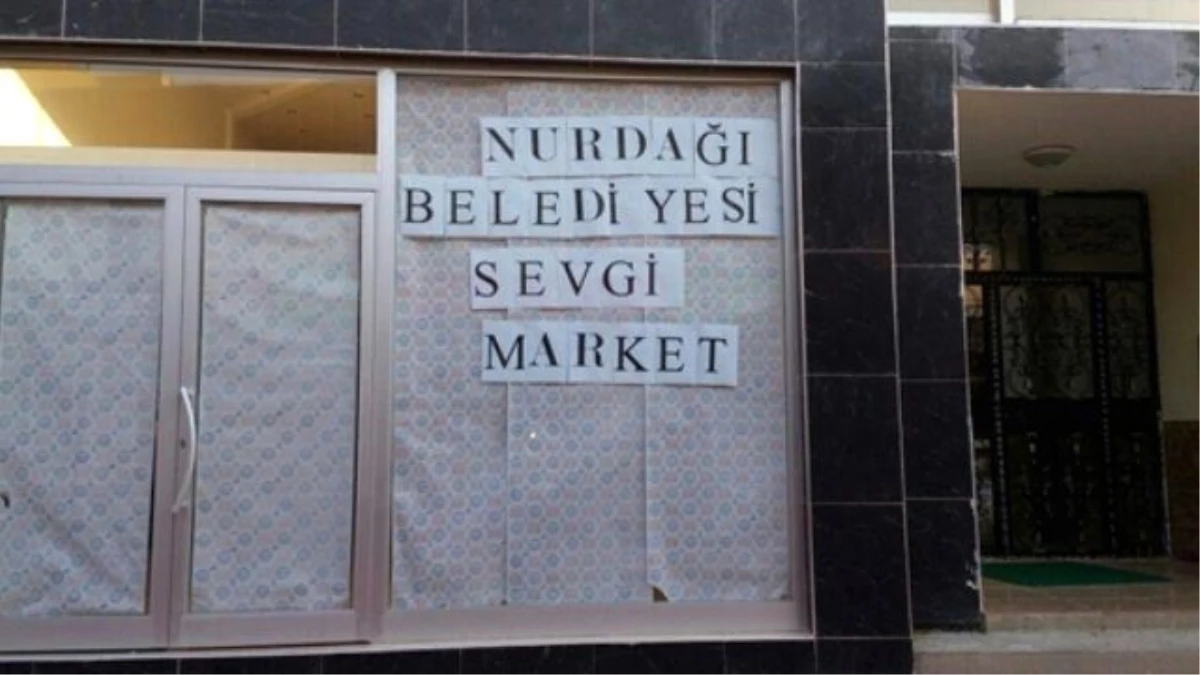 Nurdağı\'nda 2 Bin 500 Aileye Giyim Yardımı