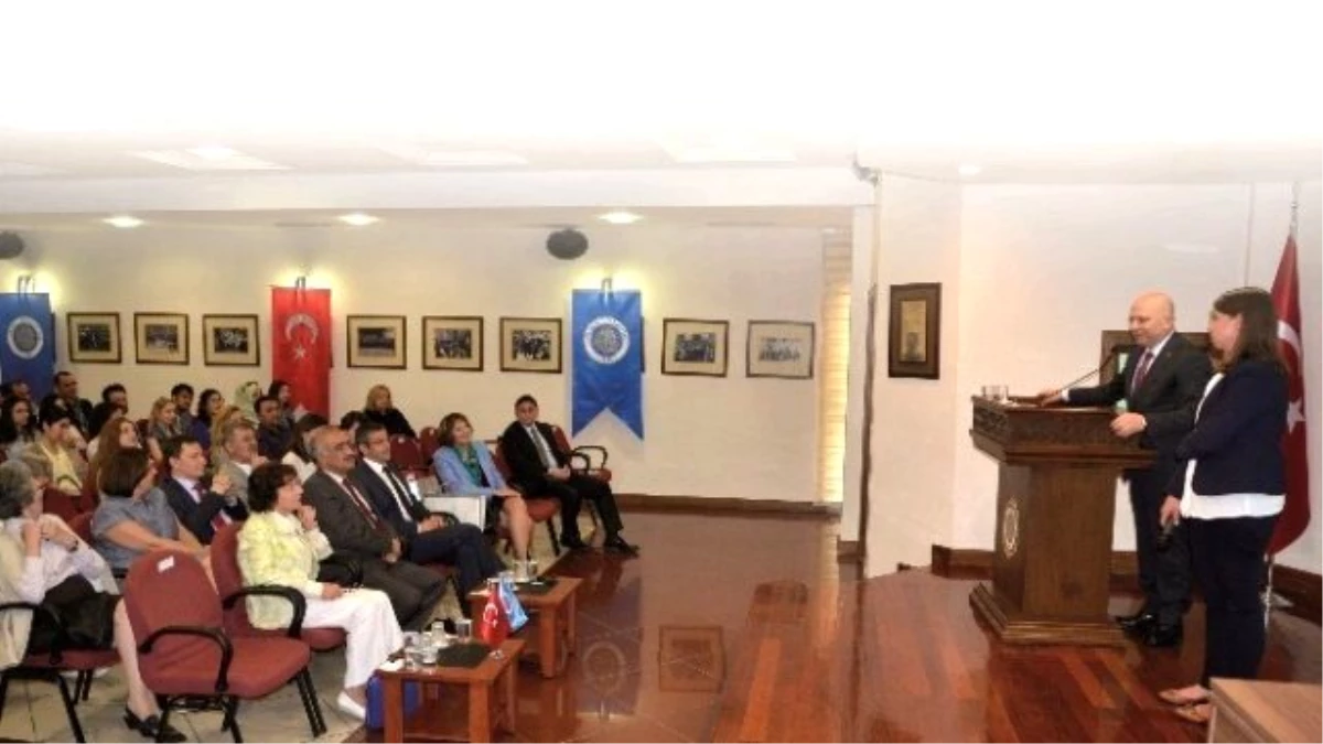Osmanlı Torunu Mourad Ankara\'da Konferansa Katıldı