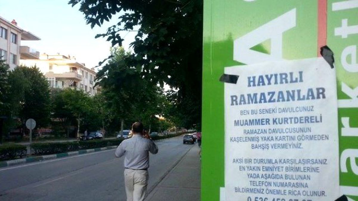 Ramazan Davulcusundan Afişle İlginç Uyarı...