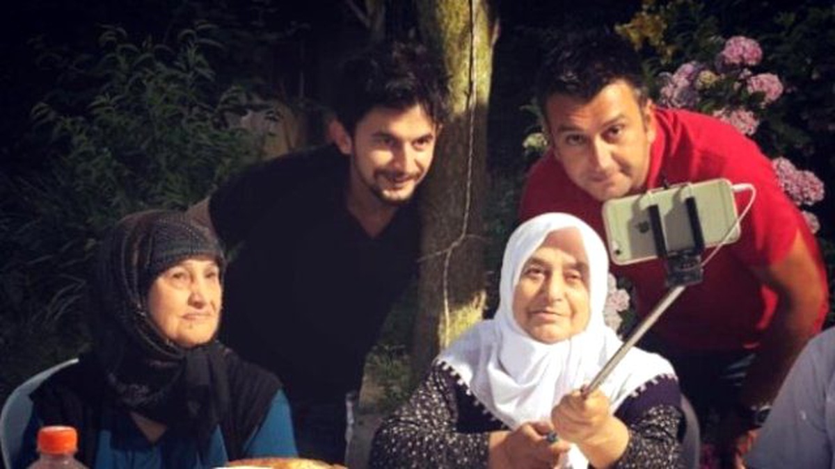 Selfie Modasına Büyükanneler de Uydu