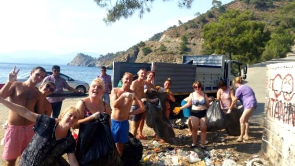 Turmepa Önderliğinde Turistler Çöp Topladı
