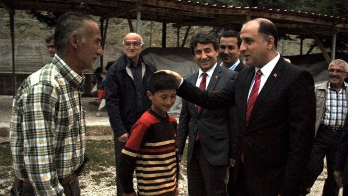 Amasya Valisi Çomaktekin Köylülerle İftar Yaptı