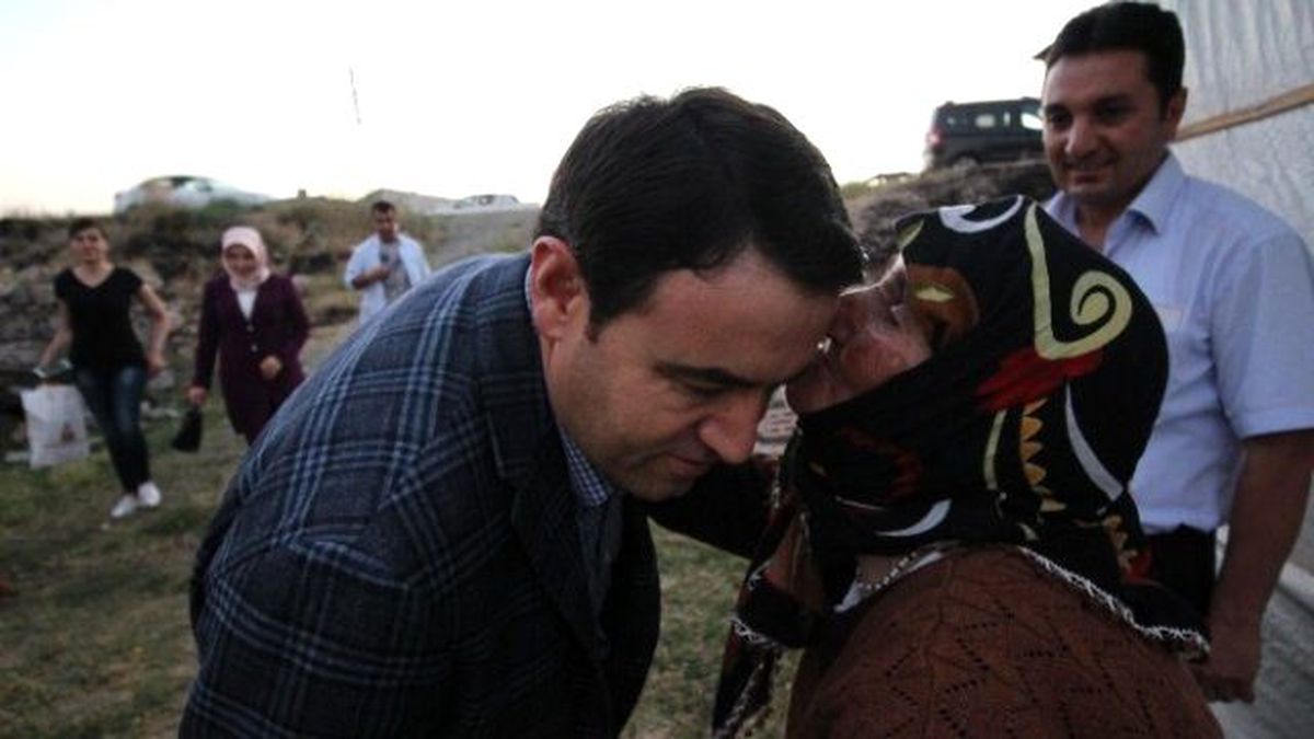 Vali Işın, İftarda Fatma Nine\'ye Misafir Oldu