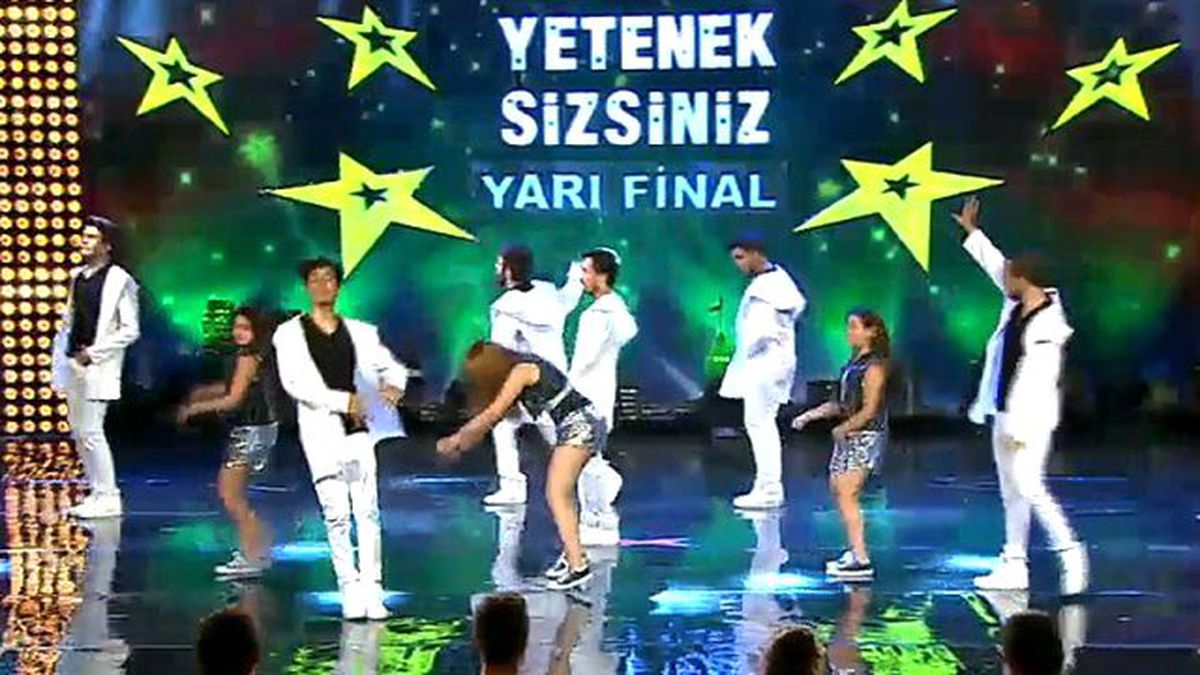 Znz Dans Crew\'in Yarı Final Performansı
