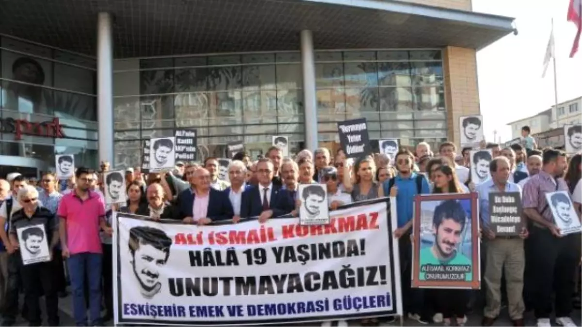 Ali İsmail Korkmaz, Eskişehir\'deki Heykelinin Önünde Anıldı