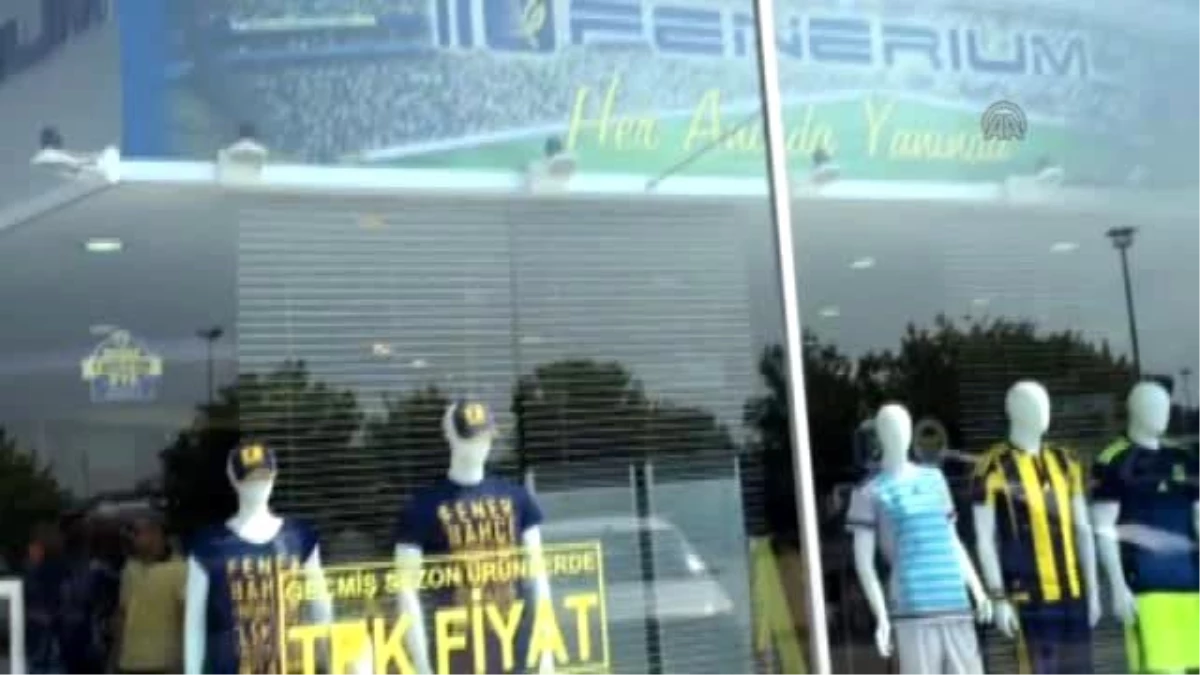 Aziz Yıldırım, Adapazarı Hendek\'teki Fenerium Mağazasını Ziyaret Etti