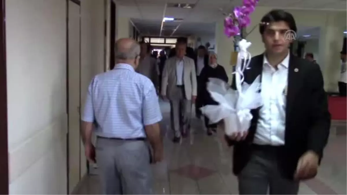 Başbakan Yardımcısı Bülent Arınç, Mahalle İftarına Katıldı