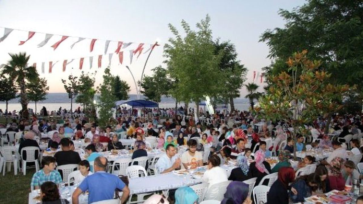 Başiskele Sahili İftarda Bir Araya Geldi