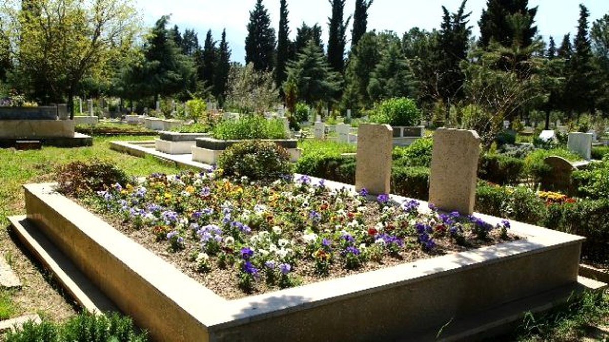Bayram Öncesi Mezarlıkları Temizlendi