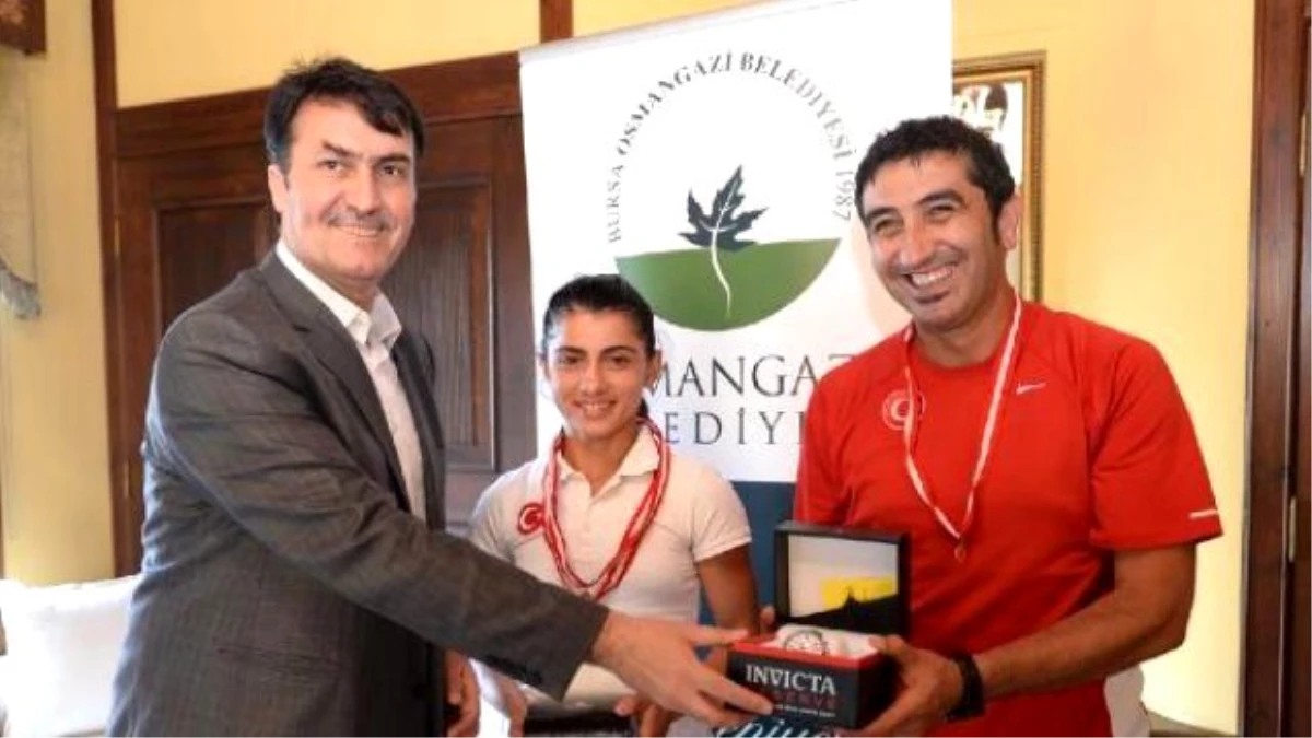 Bursalı Dünya Şampiyonu Songül Altınla Ödüllendirildi