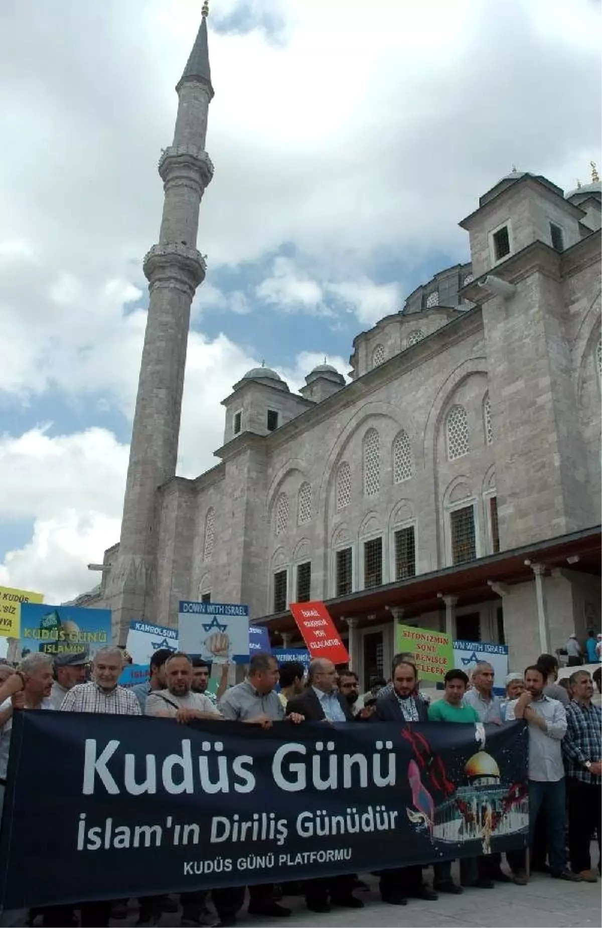 Dünya Kudüs Günü\'nde İsrail\'i Protesto Ettiler