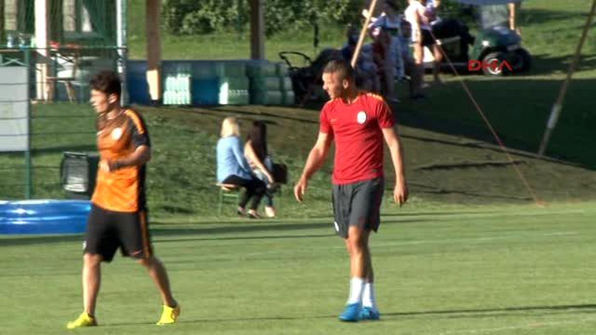 Galatasaray\'ın Yeni Transferi Podolski İlk İdmanına Çıktı -2