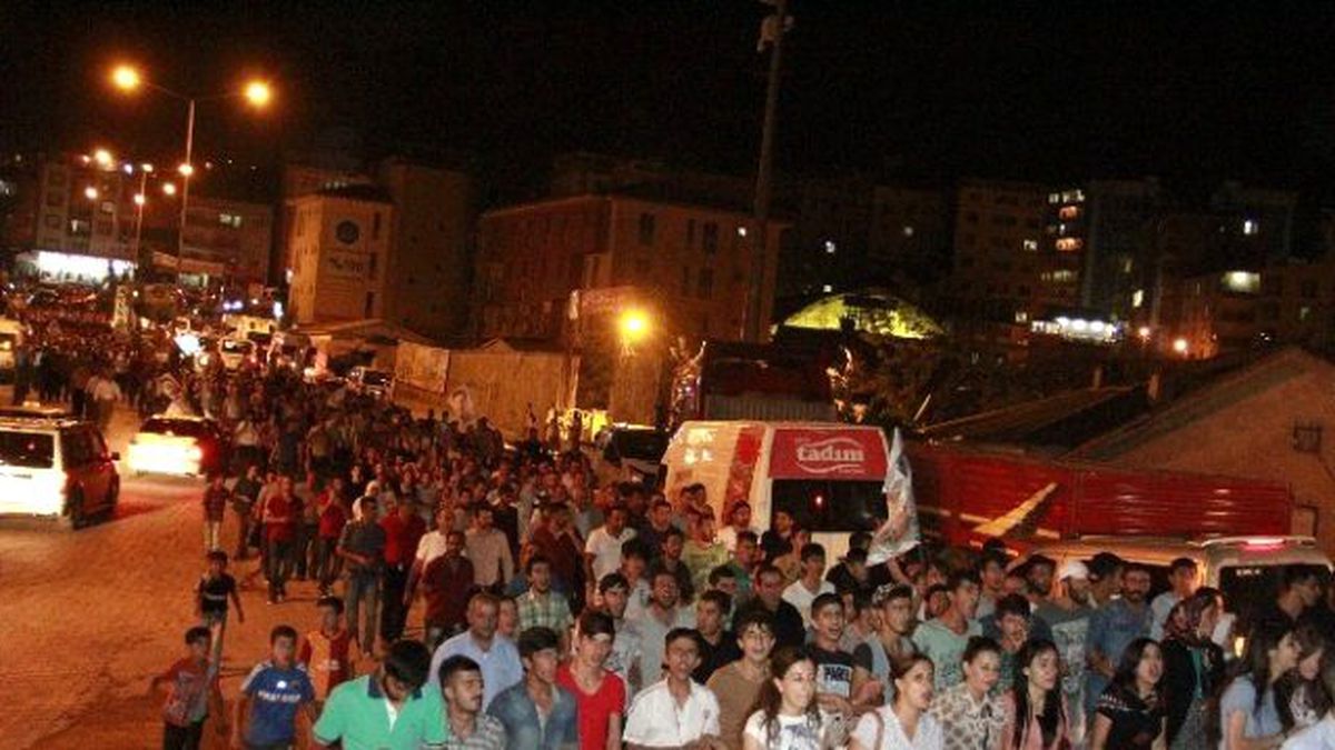 Hakkari\'de Öcalan\'a Özgürlük Yürüyüşü Düzenlendi