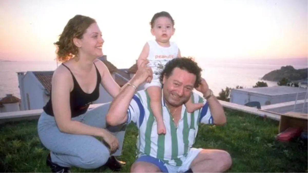 Kayahan\'ın Kızından İpek Açar\'a: Baban Yaşında Biriyle Evlendin