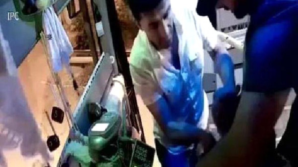 Kocaeli'nde Halk Otobüsü Şoförüne Öldüresiye Dayak Kamerada