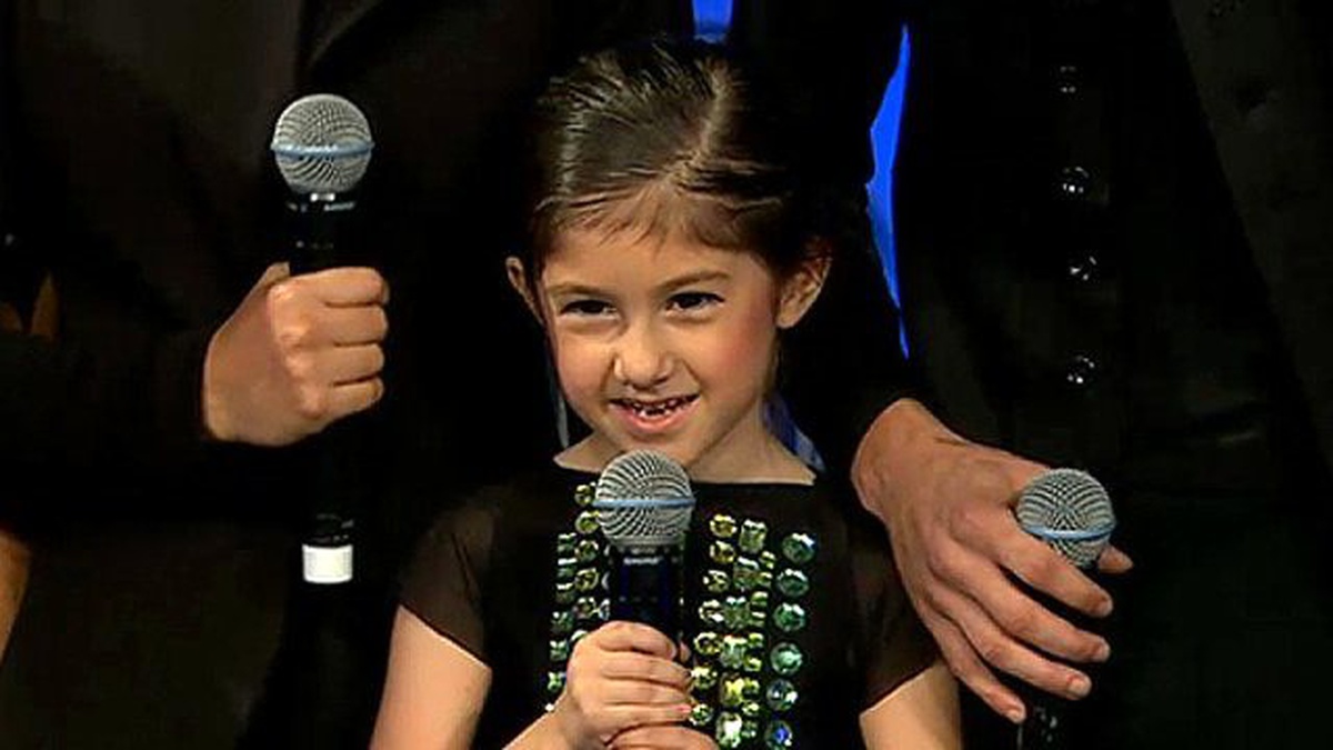 Minik Zeynep İzleyenleri Kahkahaya Boğdu