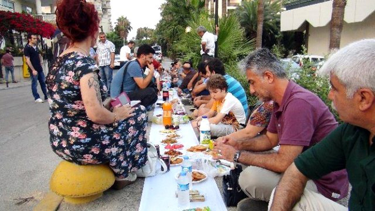 Nükleer Karşıtlarından Otel Önünde Alternatif İftar