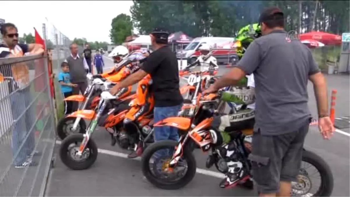 Pistlerin 11 Yaşındaki İkiz Pilotları "Gökyüzünü" Hedefliyor