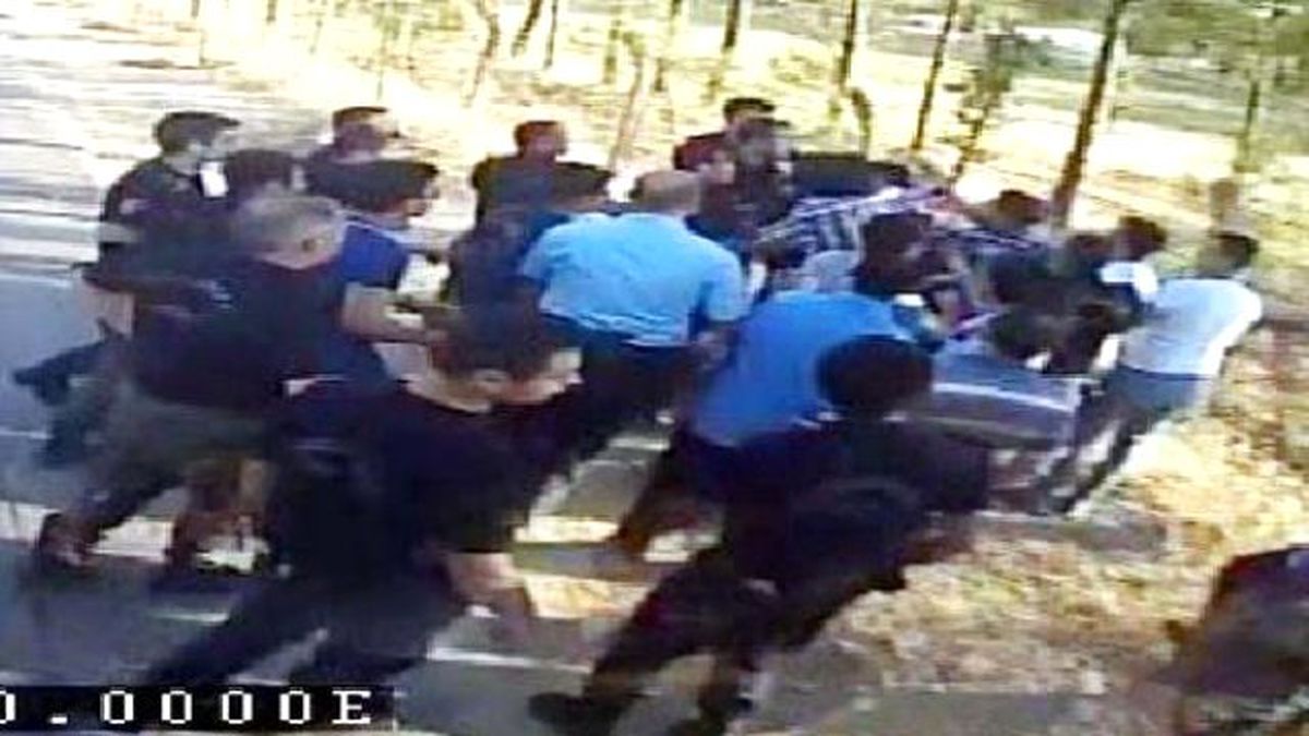 Polise Korna Çalan Şoföre Meydan Dayağı
